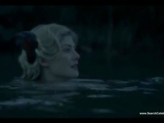 Rosamund pike עירום הקלעים - נשים ב אהבה