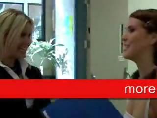 Blond kotě a ryšavý lesbička feminine pohlaví porno pt1